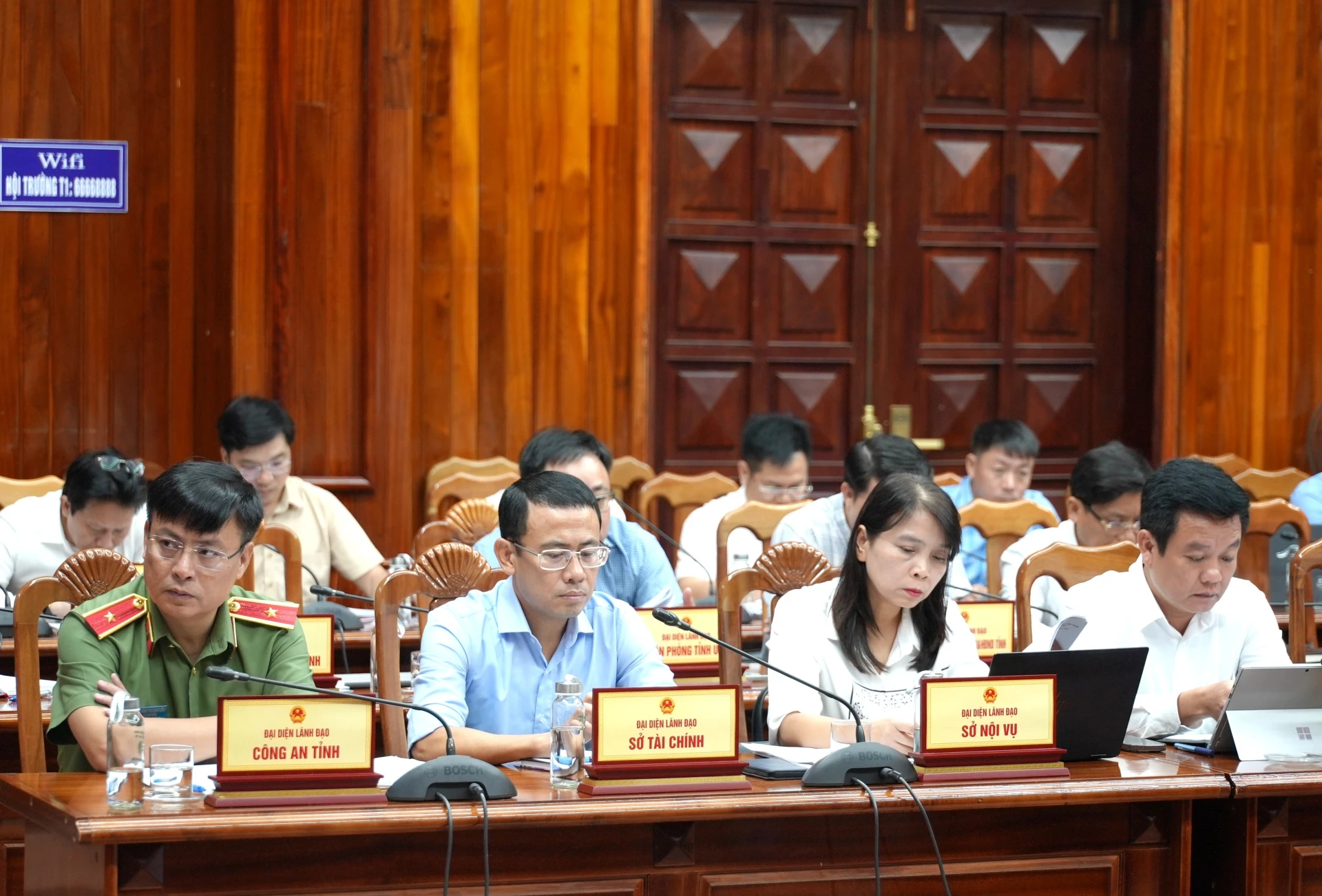 Các đại biểu dự phiên họp tại điểm cầu UBND tỉnh - Ảnh: Trung Đức