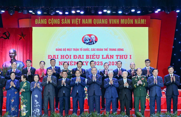 Tổng Bí thư Tô Lâm và các đồng chí lãnh đạo Đảng, Nhà nước, các đại biểu dự Đại hội. (Ảnh: DUY LINH)