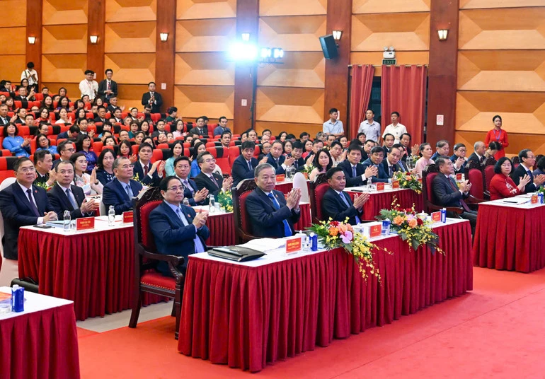 Các đồng chí lãnh đạo Đảng, Nhà nước dự Đại hội. (Ảnh: DUY LINH)