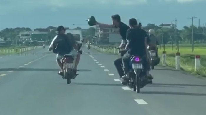 Xử phạt hơn 23 triệu đồng nhóm thanh niên gây mất an toàn giao thông trên Quốc lộ 1