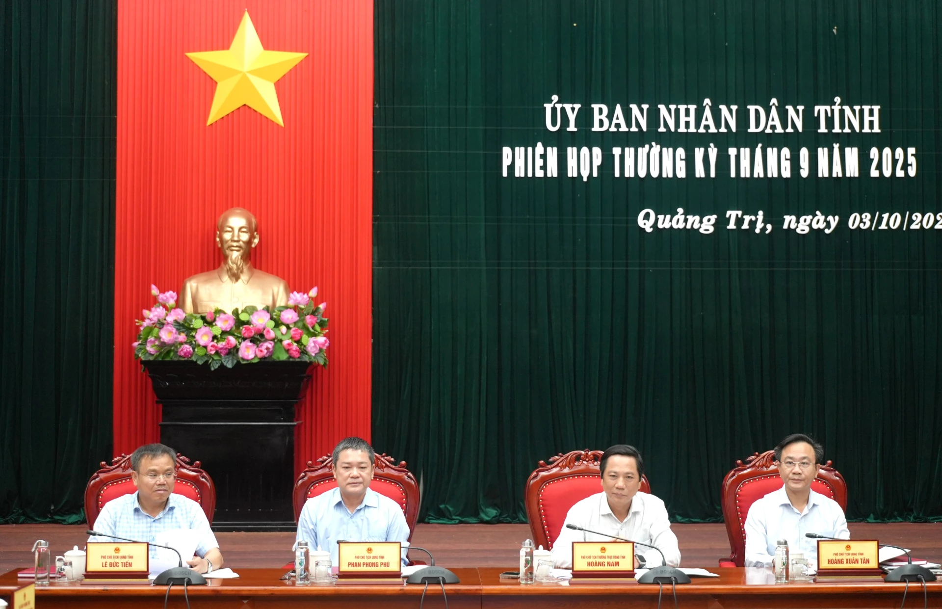Các đồng chí Phó Chủ tịch UBND tỉnh chủ trì và điều hành phiên họp - Ảnh: Trung Đức