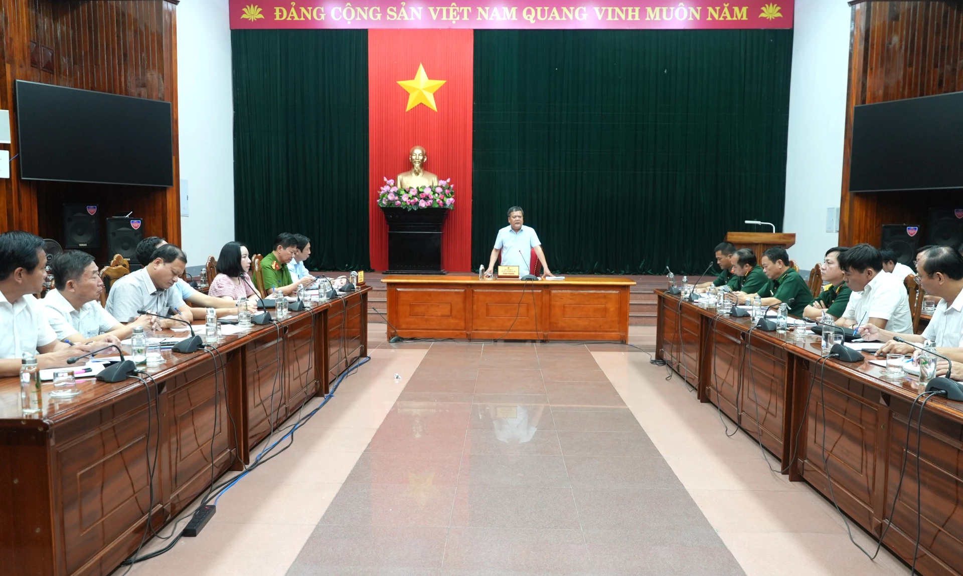 Quang cảnh cuộc họp - Ảnh: Trung Đức