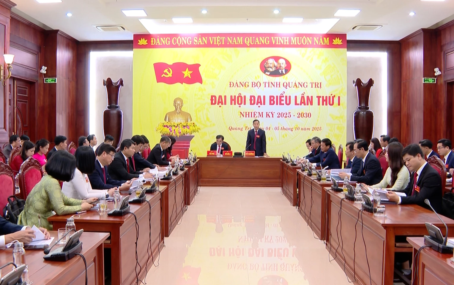 Phó Bí thư Tỉnh ủy, Chủ tịch HĐND tỉnh Nguyễn Đăng Quang và Chánh Thanh tra tỉnh Nguyễn Lương Bình điều hành thảo luận