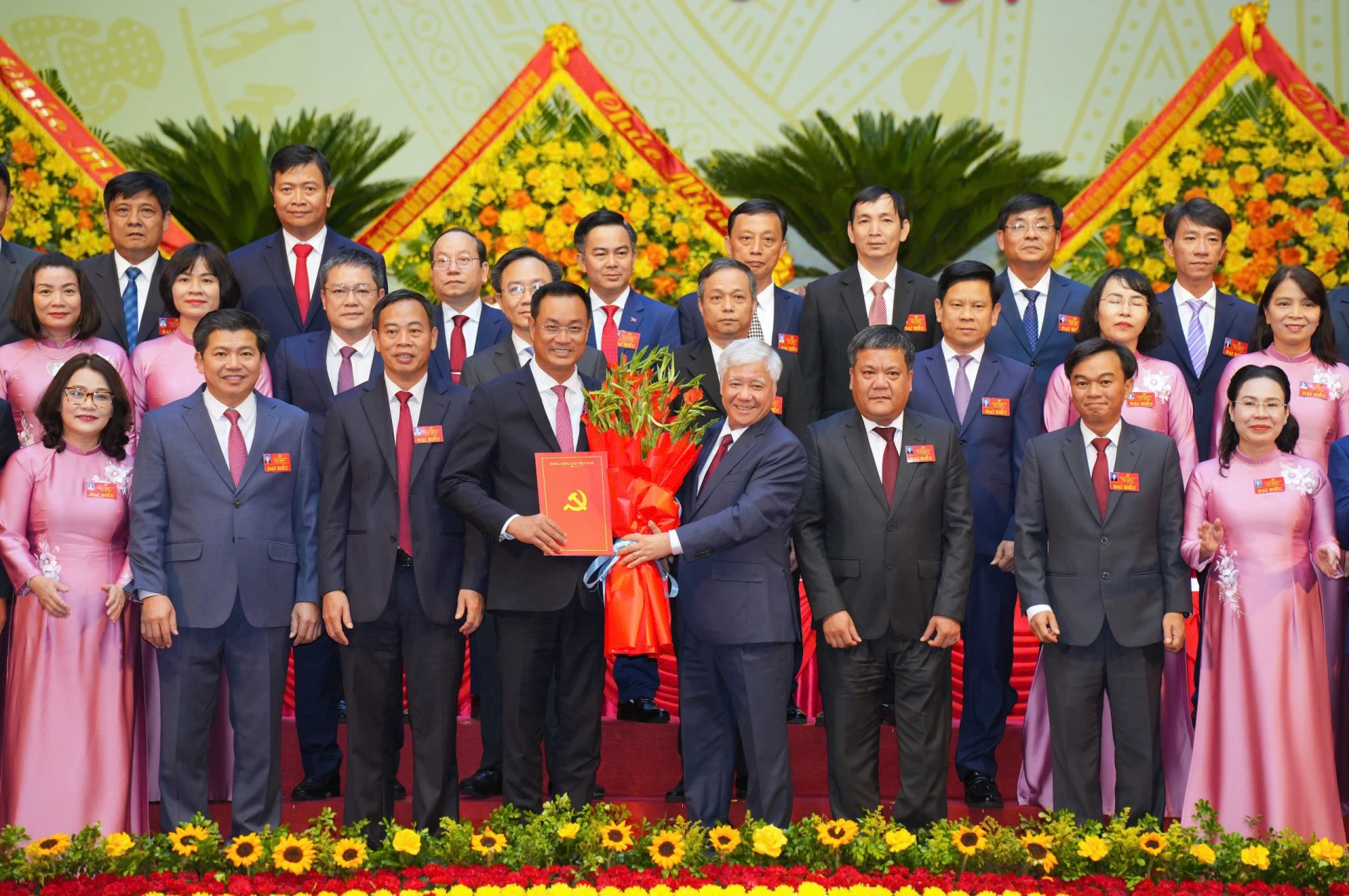 Đồng chí Đỗ Văn Chiến, Ủy viên Bộ Chính trị, Bí thư Trung ương Đảng, Chủ tịch Ủy ban Trung ương MTTQ Việt Nam thay mặt Bộ Chính trị phát biểu chỉ đạo tại Đại hội.