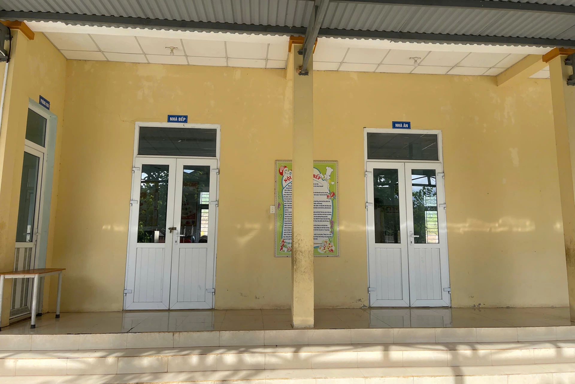 Bếp ăn của Trường Phổ thông Dân tộc bán trú Tiểu học Kim Thủy hiện đang tạm đóng cửa sau vụ 40 học sinh nhập viện.

