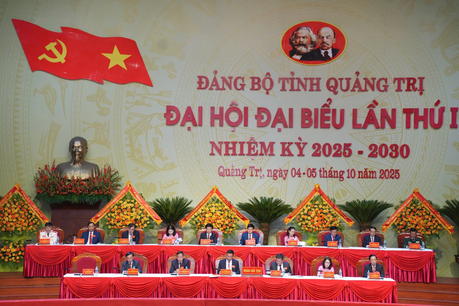 Đoàn Chủ tịch điều hành đại hội