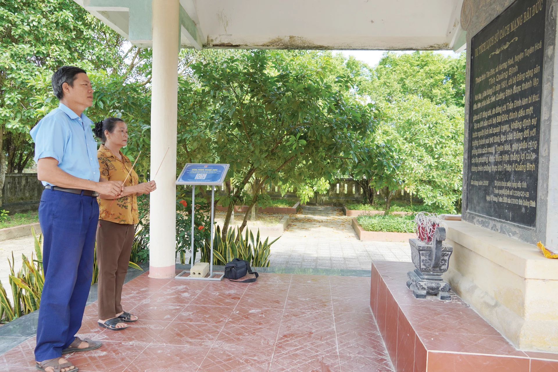 Di tích lịch sử Bãi Đức-địa chỉ đỏ giáo dục truyền thống yêu nước cho người dân và du khách - Ảnh: X.V