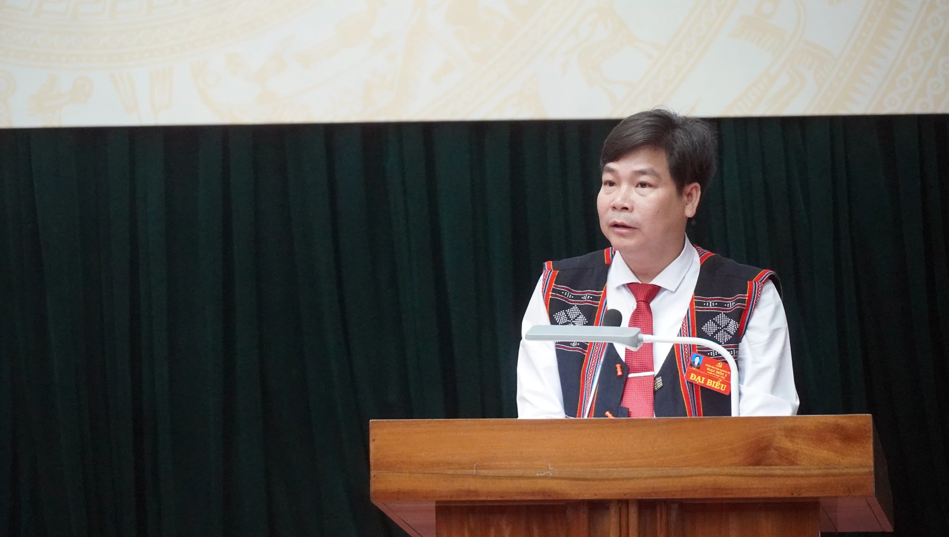 Đại biểu thảo luận đóng góp nhiều ý kiến sâu sắc thiết thực, vừa mang tầm chiến lược, vừa gắn với thực tiễn, góp phần bổ sung, hoàn thiện văn kiện trình Đại hội.