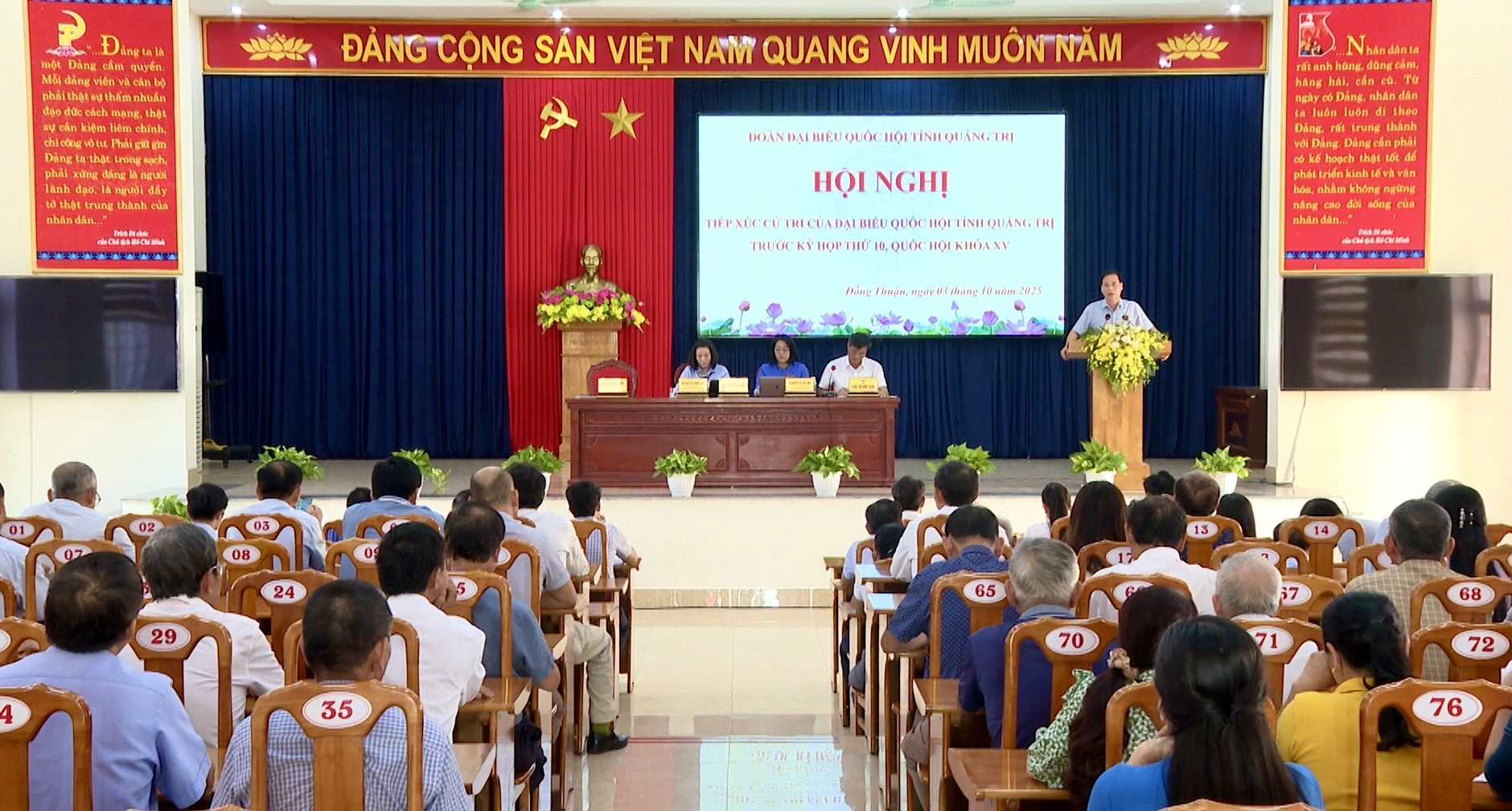 Quang cảnh buổi tiếp xúc cử tri - Ảnh: T.S
