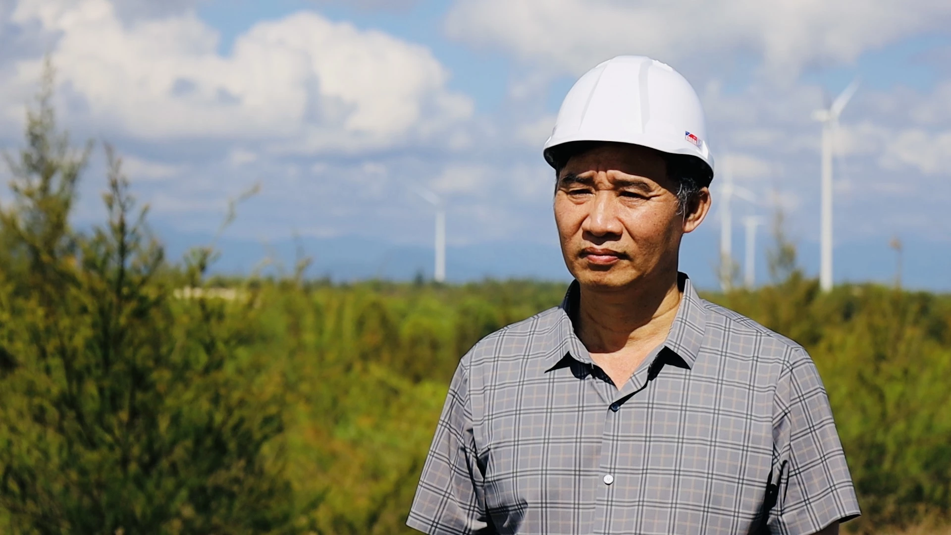 Ông Nguyễn Long, Giám đốc Nhà máy Công ty CP Điện gió B&T - Ảnh: Q.N