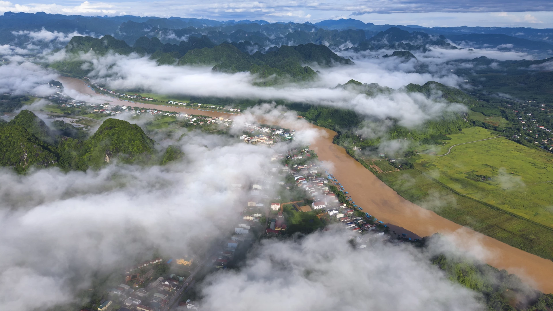 Sông Son mùa mây bay