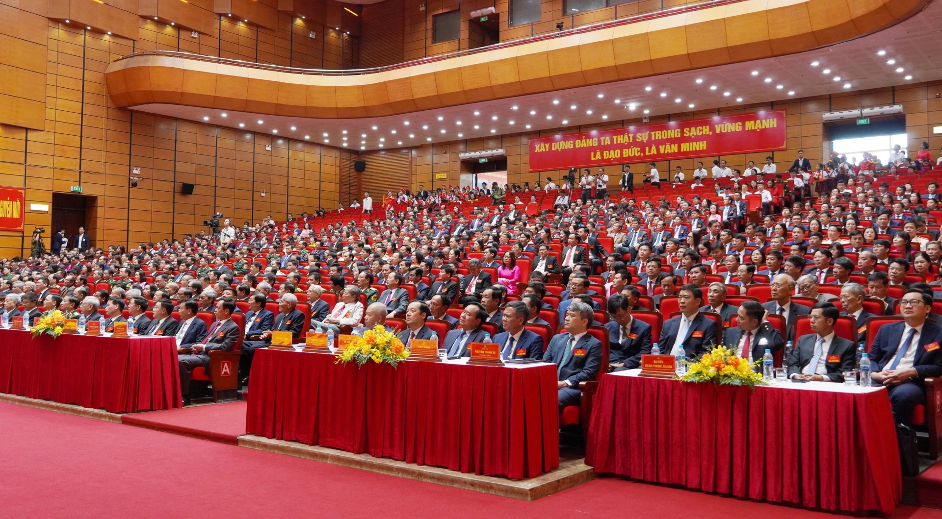 Các đại biểu tham dự đại hội 