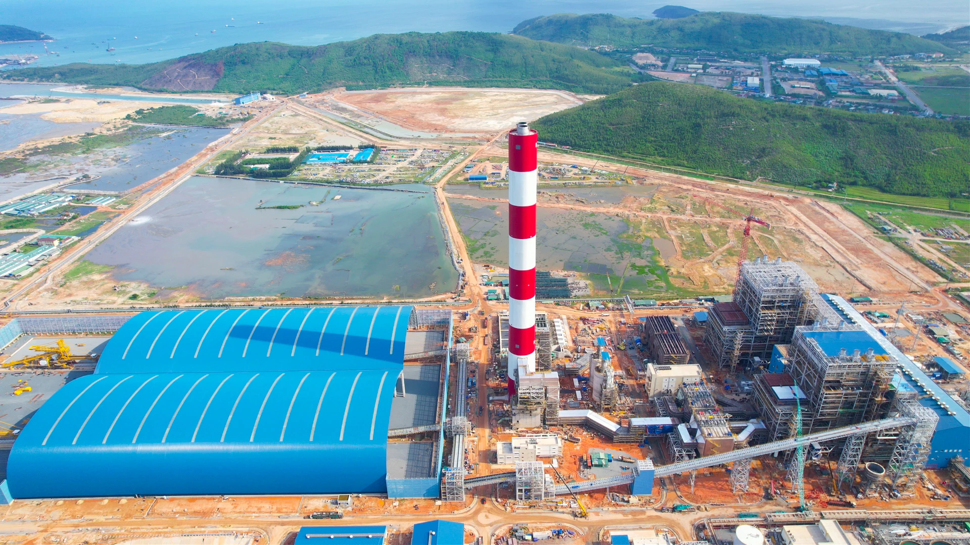 Nhà máy Nhiệt điện Quảng Trạch I công suất 1.403 MW sẽ vận hành hai tổ máy, phát điện thương mại trên 80% công suất vào năm 2026 - Ảnh: Lê Trường