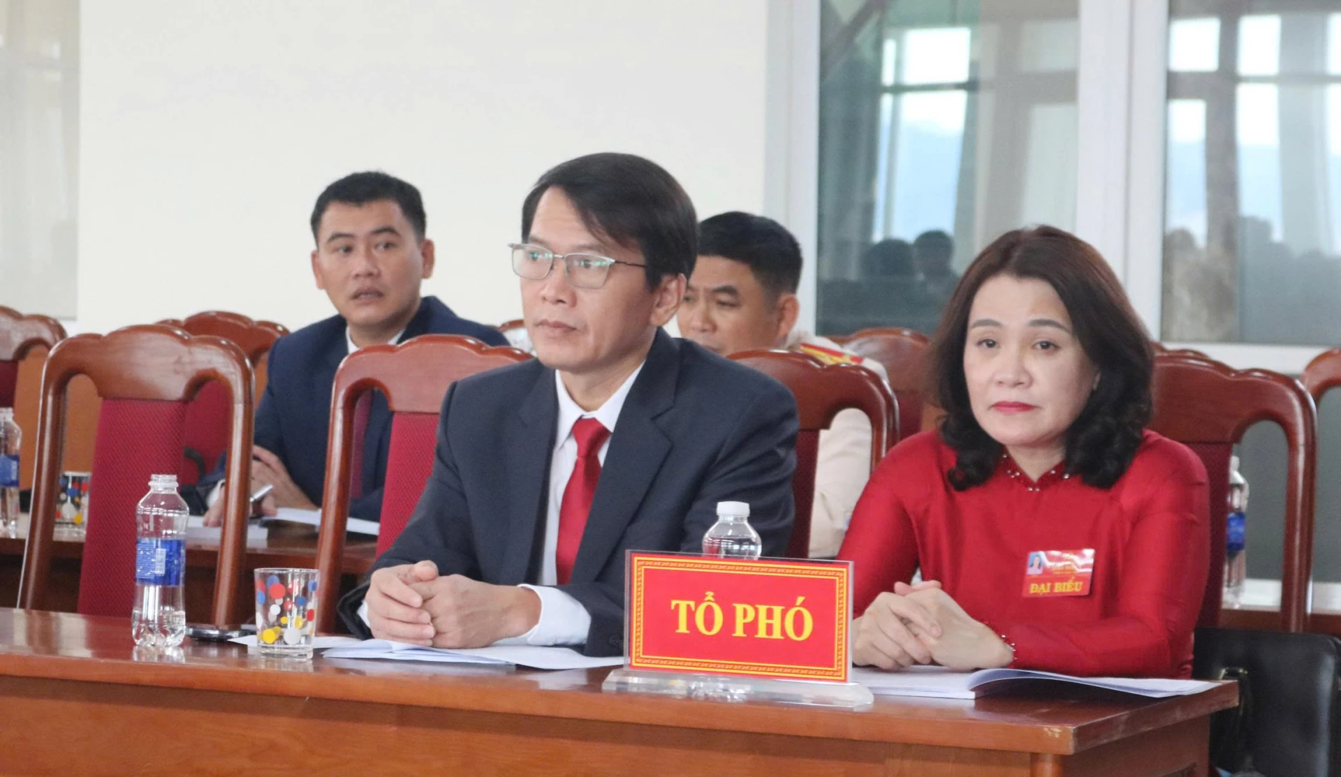 Đồng chí Chủ nhiệm Ủy ban Kiểm tra Tỉnh ủy Hồ Thị Thu Hằng tham gia sinh hoạt tại Tổ đại biểu số 7.