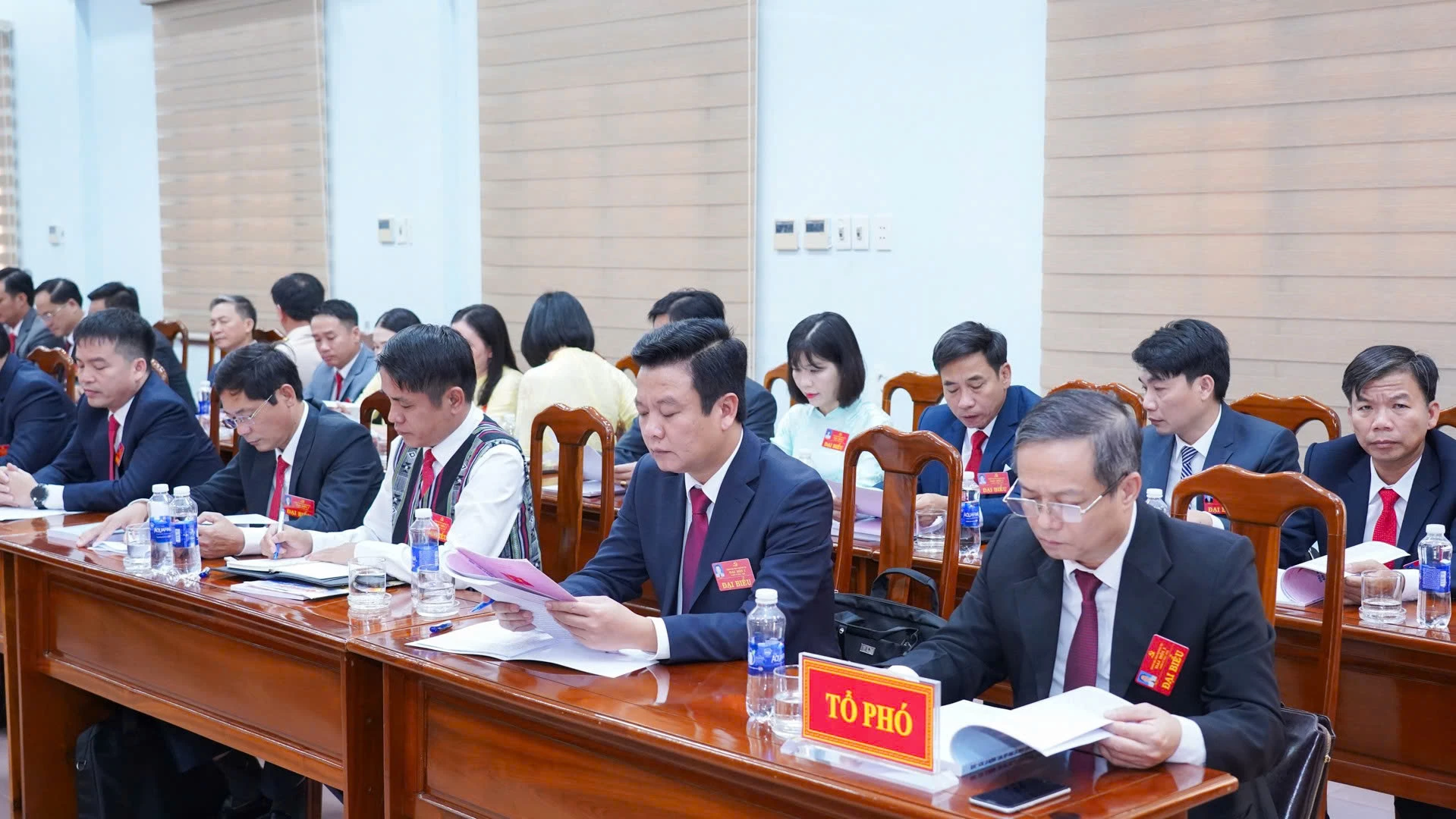 Các đại biểu tham dự thảo luận Tổ đại biểu số 8 - Ảnh: Lê Trường