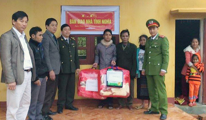 Giúp hộ nghèo an cư