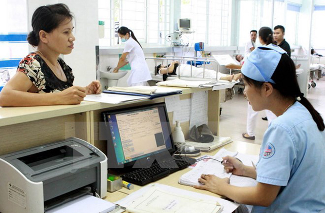 Điều chỉnh tăng giá dịch vụ y tế ảnh hưởng thế nào đến người dân?