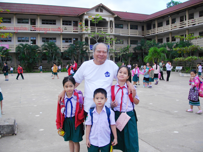Ngôi trường Nguyễn Du ở Viên Chăn