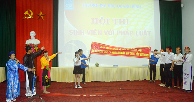 Hội thi sinh viên với pháp luật năm 2015