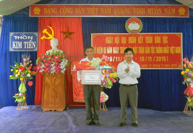 Đồng chí Trưởng ban Tuyên giáo Tỉnh ủy dự "Ngày hội Đại đoàn kết toàn dân tộc" tại huyện Tuyên Hoá
