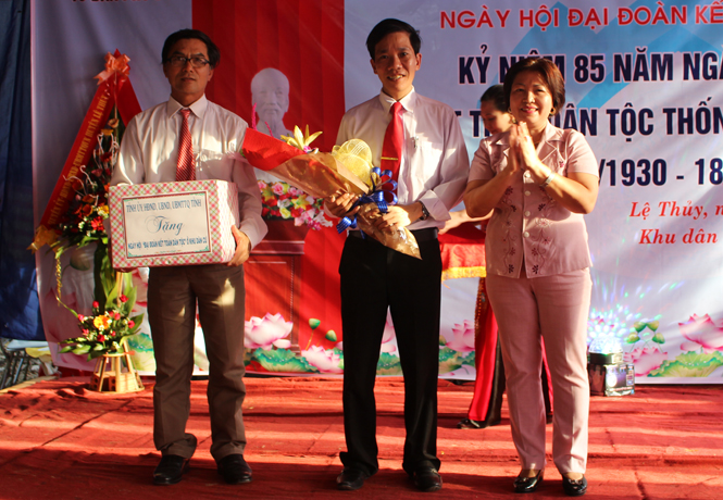 Đồng chí Phó Chủ tịch HĐND tỉnh dự "Ngày hội Đại đoàn kết toàn dân tộc" tại thị trấn Kiến Giang