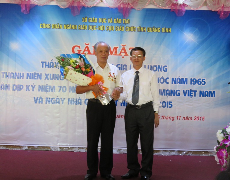 Gặp mặt thầy cô giáo tham gia lực lượng thanh niên xung phong chống Mỹ cứu nước năm 1965