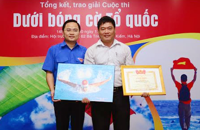 Tác giả Trần Văn An đoạt giải nhì cuộc thi "Dưới bóng cờ Tổ quốc"