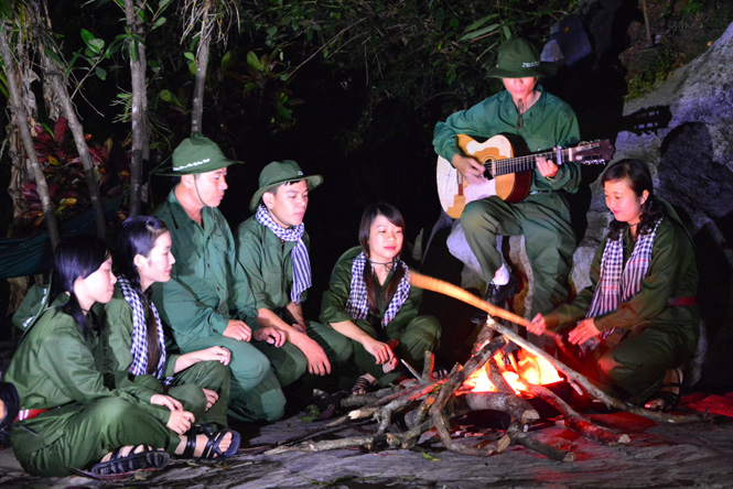 Trung tâm Du lịch Phong Nha-Kẻ Bàng: Tổ chức chương trình "Hát bên đồng đội"