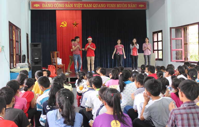 Đoàn sinh viên tình nguyện Singapore tổ chức nhiều hoạt động ý nghĩa tại Làng trẻ SOS Đồng Hới