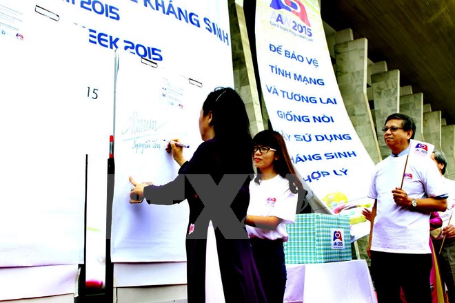 Mít tinh hưởng ứng tuần lễ phòng chống kháng thuốc tại Việt Nam
