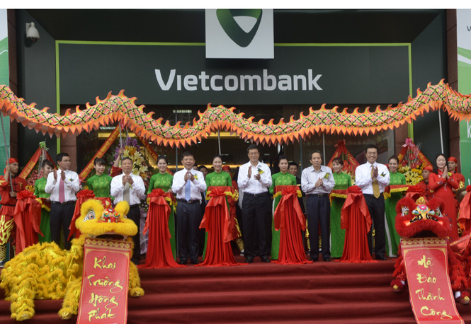 VietcomBank-Chi nhánh Quảng Bình: Khai trương trụ sở và tổ chức hội nghị khách hàng năm 2015
