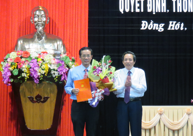 Thường trực Tỉnh ủy: Công bố quyết định, thông báo về công tác cán bộ