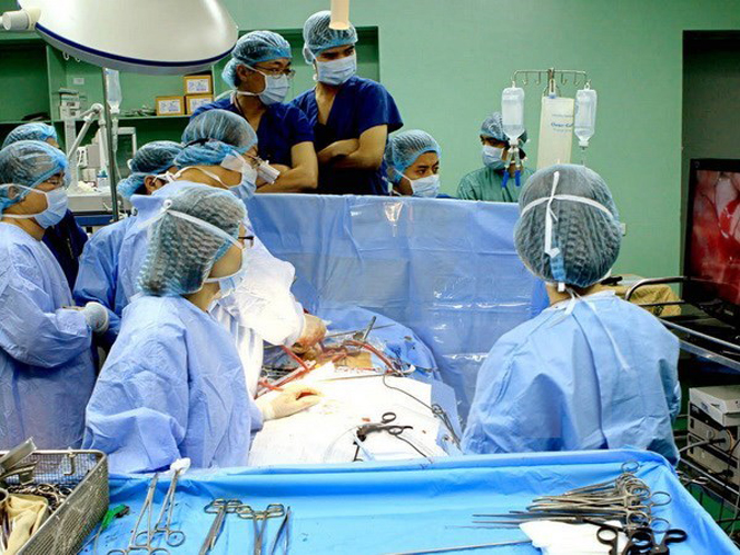 Lần đầu tiên mổ nội soi ung thư dạ dày bằng kỹ thuật 3D