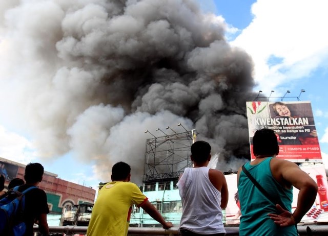 Philippines: 500 căn nhà bốc cháy, hàng nghìn người thành vô gia cư