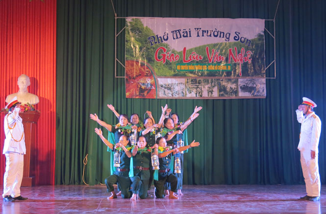 Giao lưu văn nghệ "Nhớ mãi Trường Sơn"