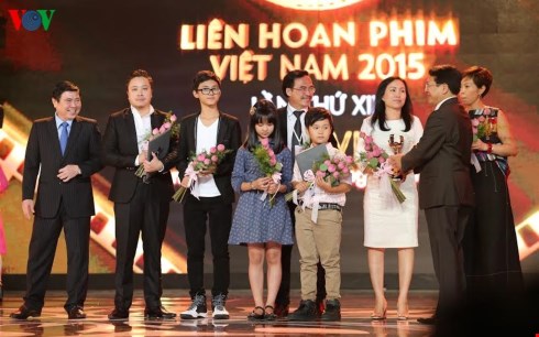 "Tôi thấy hoa vàng trên cỏ xanh" giành giải Bông sen vàng