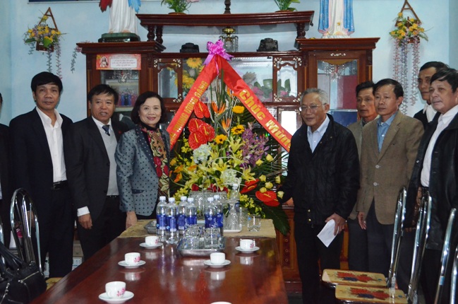 Lãnh đạo Ban Dân vận Trung ương thăm và chúc mừng Lễ Noel năm 2015 tại tỉnh ta