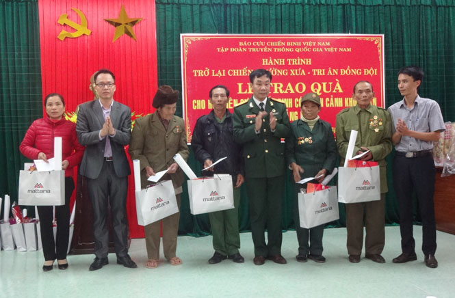 Trao quà cho hội viên CCB khó khăn tỉnh Quảng Bình
