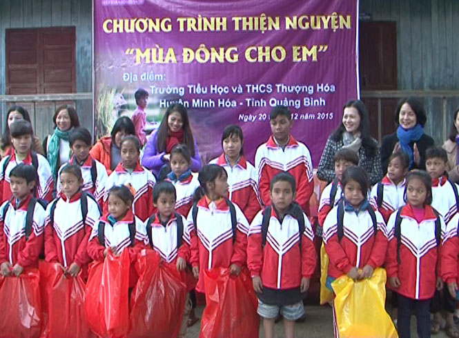 Chương trình tình nguyện "Ấm áp mùa đông" ở xã Thượng Hóa