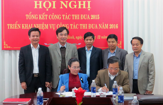 Khối thi đua các tổ chức chính trị- xã hội: Ký kết giao ước thi đua năm 2016