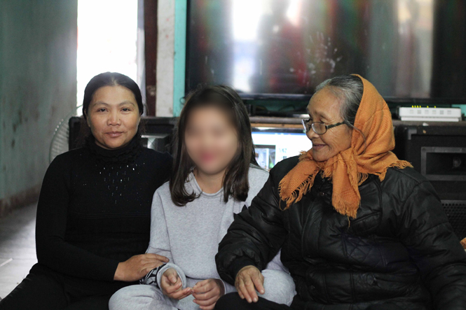 Ngày về đầy nước mắt của hai nữ sinh bị bạn lừa bán sang Trung Quốc