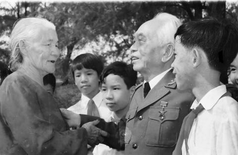 Nhớ mẹ trồng cây