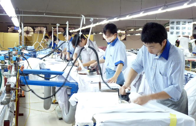 Đẩy mạnh các phong trào thi đua trong CNVCLĐ