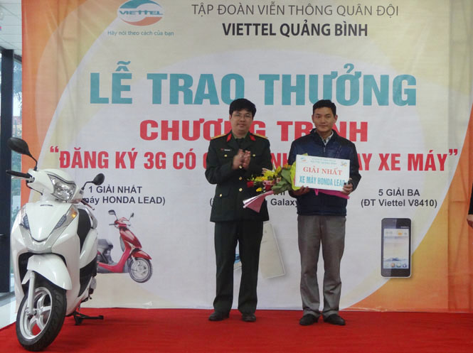 Viettel Quảng Bình: Trao thưởng chương trình "Đăng ký 3G có cơ hội trúng ngay xe máy"