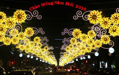 Xuân vừa đi qua ngõ