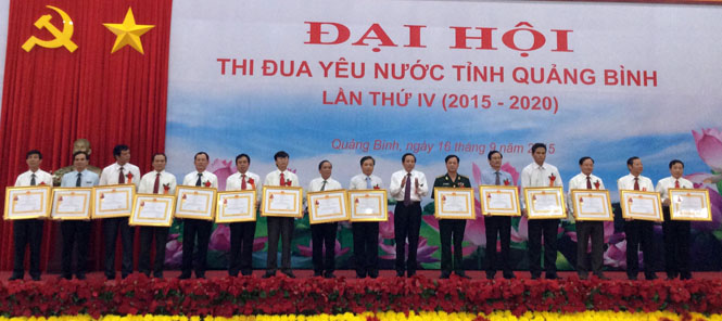 Rạng rỡ giữa vườn xuân