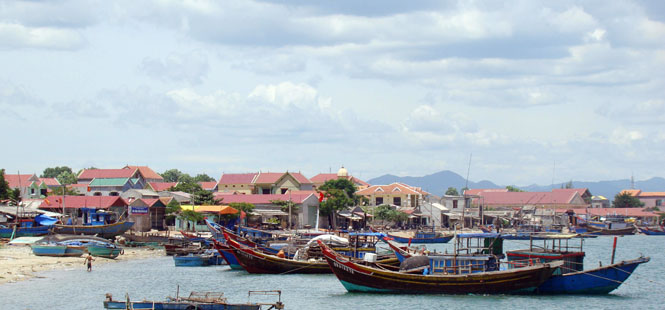 Đi dọc sông Loan