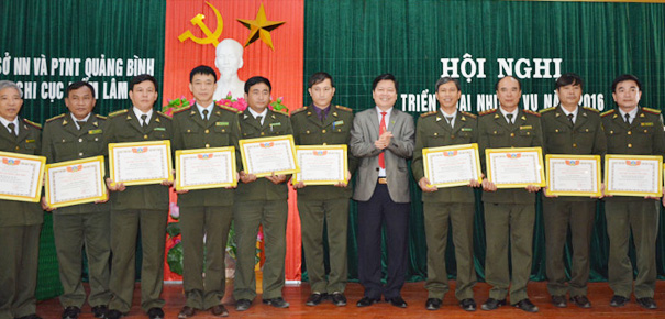 Kiên quyết không để xảy ra các "điểm nóng" về chặt phá rừng, lấn chiếm đất lâm nghiệp trái phép