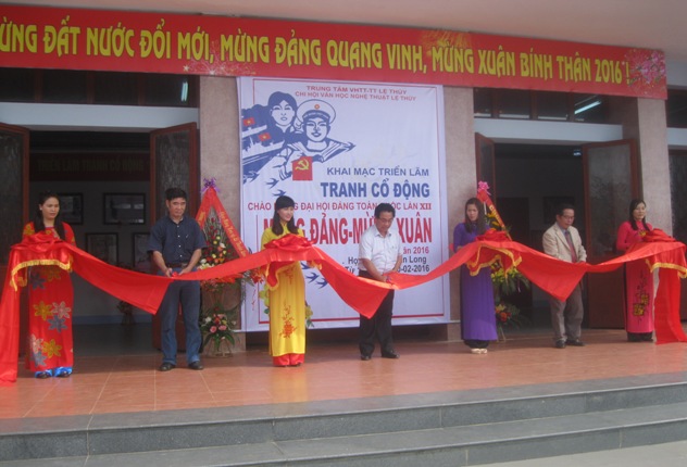 Triển lãm tranh cổ động chào mừng Đại hội Đảng toàn quốc lần thứ XII