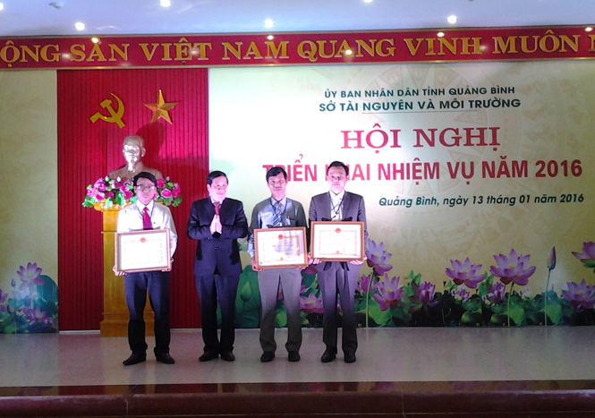 Năm 2015, tổng số tiền thu từ sử dụng đất đạt 979 tỷ đồng